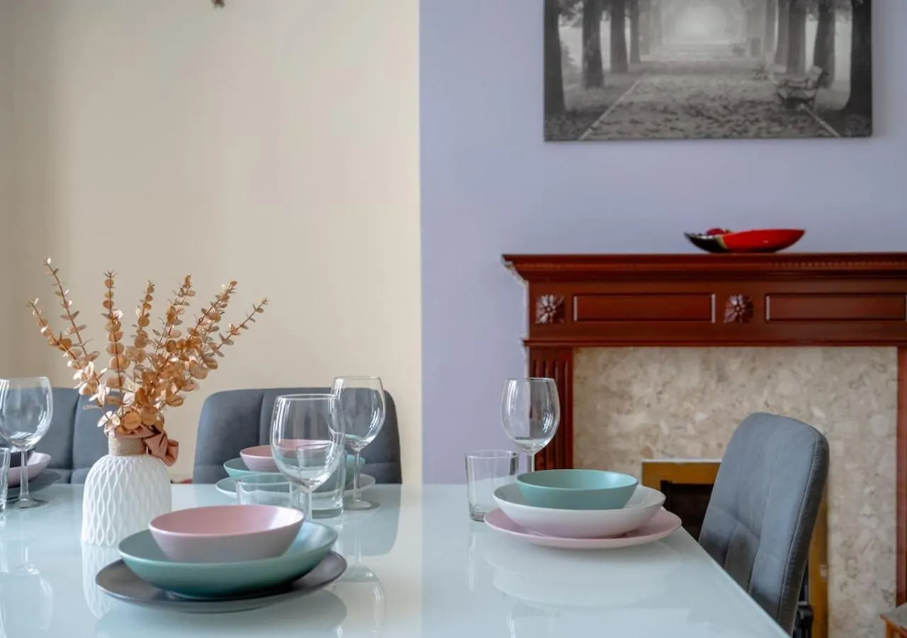 Holiday home Spacious 4-Bedroom House Free Parking Goodmayes United Kingdom