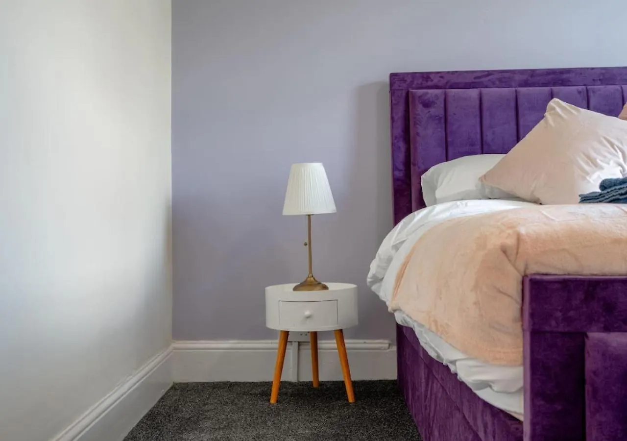 Spacious 4-Bedroom House Free Parking Goodmayes United Kingdom